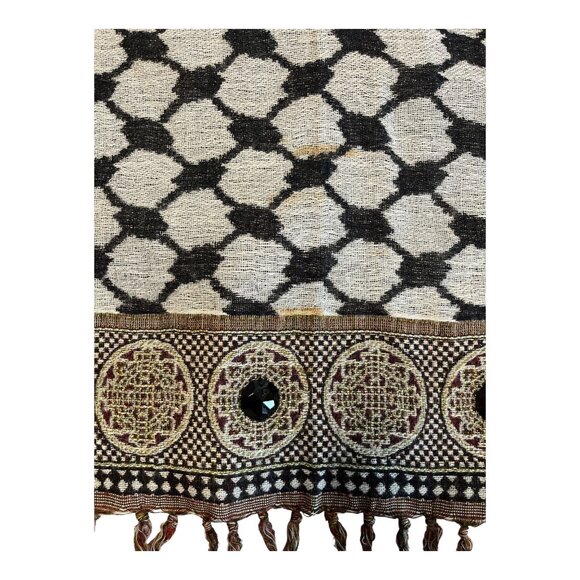 1980s–1990s Black & White Woven Shawl with Decorative Faceted Black Gems - Picture 6 of 8